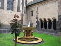 Brunnen in Kirche Maria Laach