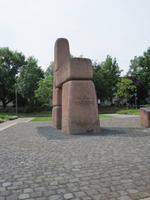 Denkmal für Herrn Altmeier am Moselufer