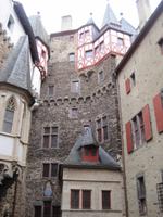 Innenhof der Burg Eltz