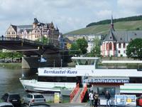 Blick von Bernkastel zum Ortsteil Kues