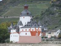 Die Burg Pfalzgrafenstein mitten im Rhein