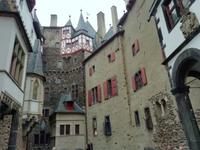 Innenhof der Burg Eltz
