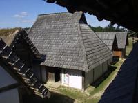 Rekonstruierte Gebäude auf der Heuneburg