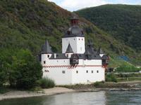 Fahrt durch das Obere Mittelrheintal - die Pfalz bei Kalb