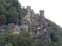 Fahrt durch das Obere Mittelrheintal - Burg Rheinstein