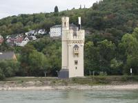 Fahrt durch das Obere Mittelrheintal - der Mäuseturm bei Bingen