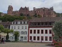 Heidelberg - Blick  vom Karlsplatz auf das Schloss