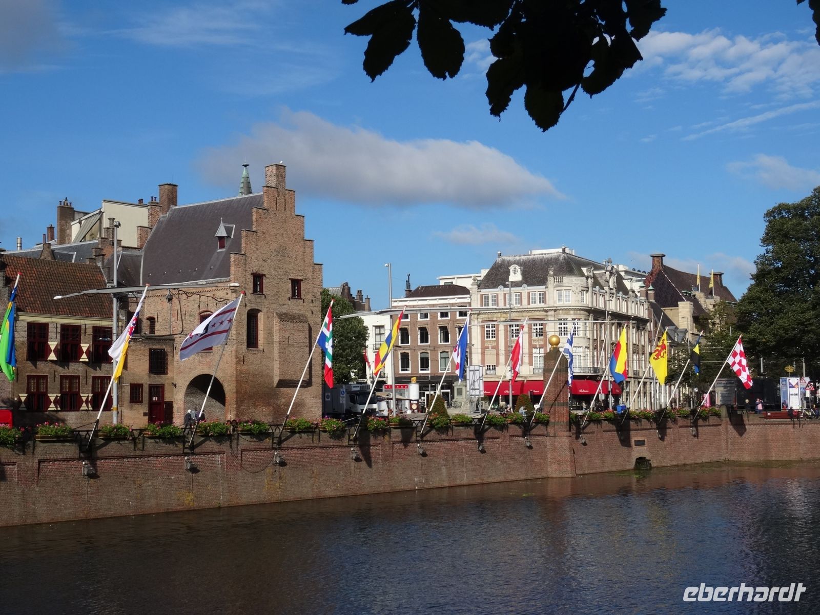 Den Haag - Fahnen der Provinzen der Niederlande