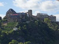 Fahrt durch das Obere Mittelrheintal - Burg Rheinfels