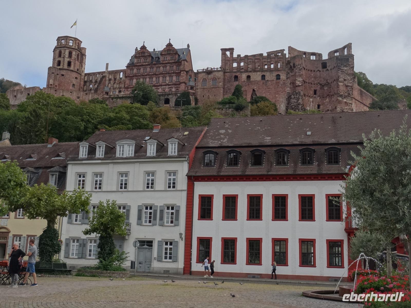 Heidelberg - Blick  vom Karlsplatz auf das Schloss