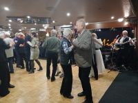  Silvesterfeier bei Musik und Tanz