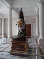 Pfau im Vestibül des Schlosses