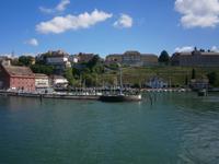Nach dem Verlassen des Hafens, Blick auf die Oberstadt von Meersburg