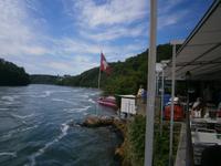Hier strömt der Rhein Richtung Basel