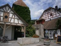 Schöne idyllische Ecken und Winkel in Stein