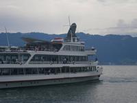 Ein Schiff der Bodenseeflotte verläßt den Hafen