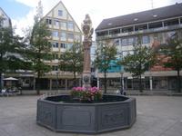 Ulm, Münsterplatz, schöner Brunnen
