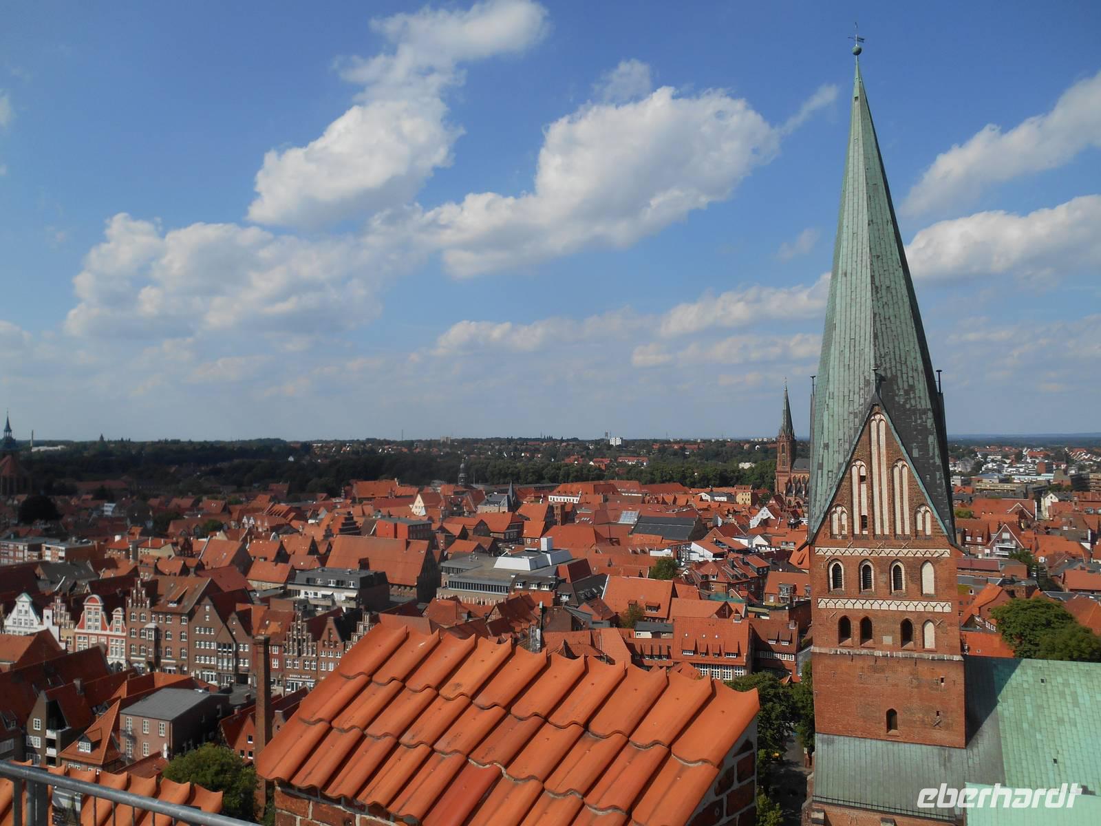 Lüneburg (Ausblick vom Wasserturm auf die Dächer der Stadt)