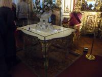 Versenkbarer Eßtisch für den König.