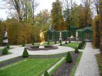 Im Garten von Schloß Linderhof.