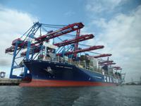 Containerschiff am Buchardkai