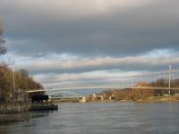 Weserufer, Blick auf Fußgängerbrücke und Weserbrücke