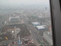 Fernsehturm mit Blick auf den Berliner Dom