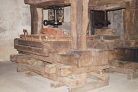 Eine sehr alte Weinpresse 