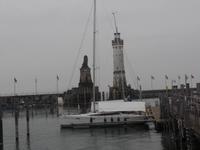 Hafeneinfahrt mit Leuchtturm + bayrischer Löwe