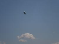 Ein Zeppelin überquert uns