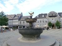 Goslar-Marktbrunnen mit Goslaer Adler