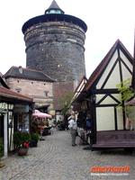 Nürnberg Handwerkerhaus und Turm am Königstor
