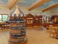 Verkaufsraum Enzianbrennerei Grassl