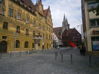 Rathaus von Ulm, im Hintergrund das 