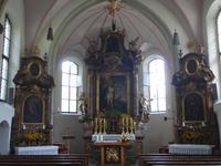 Apsis mit Hoch- und Seitenaltären