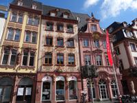 Mainz,  barocke Domhäuser am Markt