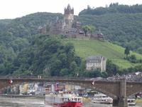 Mosel , auf der Fahrt nach Bernkastel-Kues- vorbei an Cochem