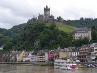 Mosel , auf der Fahrt nach Bernkastel-Kues- vorbei an Cochem