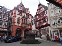 Bernkastel-Kues, Renaissance-Rathaus + Michaelsbrunnen