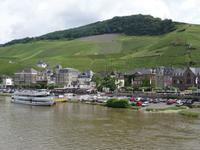 Bernkastel-Kues, Blick auf Gestade + Weinberge
