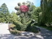 Langsam verlassen wir die Insel, diese Skulptur sagt 