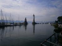Lindaus berühmte Hafeneinfahrt mit dem Bayerischen Löwen und dem Neuen Leuchtturm