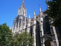 Das Ulmer Münster, von der Seite aus gesehen
