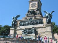 Niederwalddenkmal, Sockelrelief