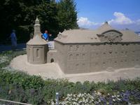 Eine Nachbildung des Schlosses aus Sand geformt