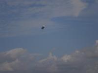 Ein Zeppelin überfliegt uns