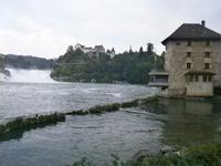 Rechts Schlößli Wörth am Rheinfall