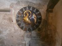 Vergoldete Bronzescheibe in der Krypta des Münsters