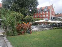 Gestaltung der Freifläche in der Nähe eines Hotels 