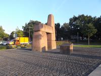 Peter-Altmeier-Denkmal am Moselufer in Koblenz